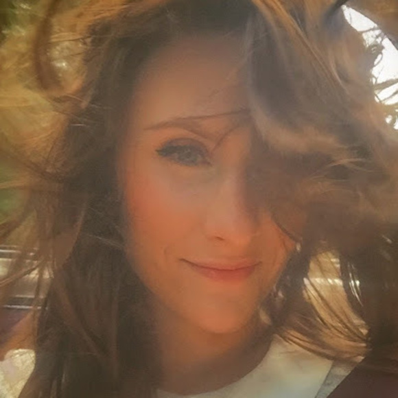 Meet your Posher, Emma - Picture 1 of 1